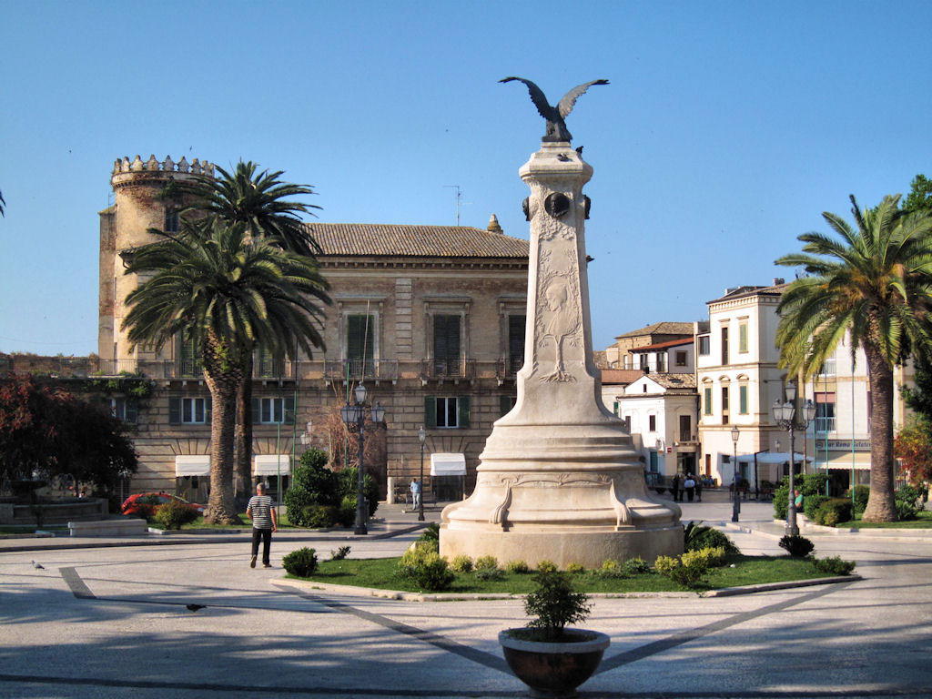 centro storico vasto piazza rossetti-hotel-vasto-marina